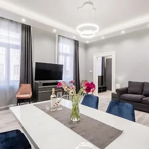 Aparthotel Prime Star Deak Ter Modern Luxury Boedapest